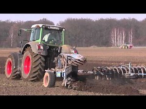 Fendt 826 Vario beim Pflügen 2016
