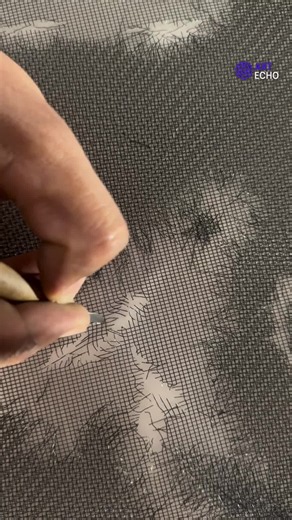 Des rouleaux de grillage deviennent des visages saisissants. Sajid Amiri sculpte l'ombre sans peinture. Quel portrait préfères-tu ? #art #sculpture #wiremesh #portraitart #craftsmanship #ArtEcho