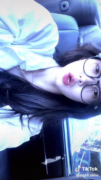 JKT48 Members Oline and Fritzy Perform 'U Good?'