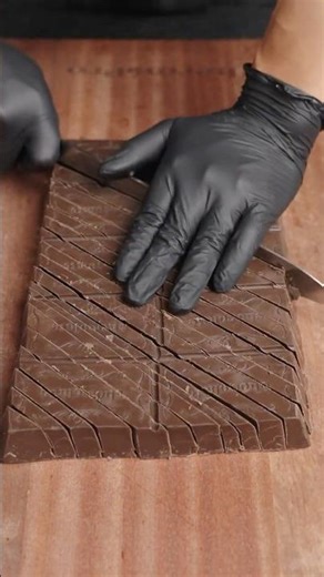 Beat, roll, bake, boom! 💥Cookie chocolate balls that melt in your mouth