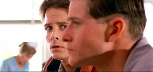 Michael J. Fox abre o jogo sobre relação tensa com Crispin Glover, seu pai em 'De Volta para o Futuro', depois de 40 anos