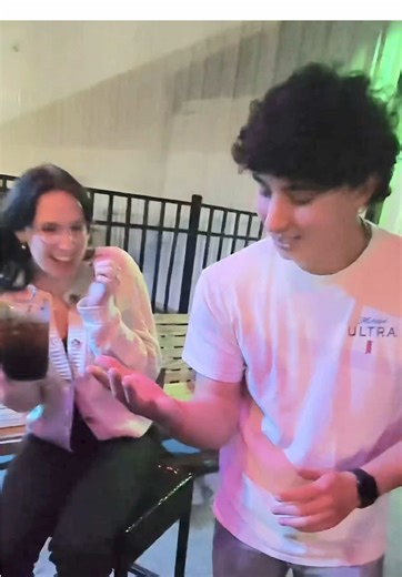 They Couldn’t Believe This Trick! 👀🖊️ #fyp #magician #streetmagic #magictricks #viral