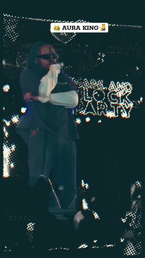 Olamide performing “Voice of street” with finesse on stage at the mainland block party 🧏‍♂️🔥🔊 #olamide