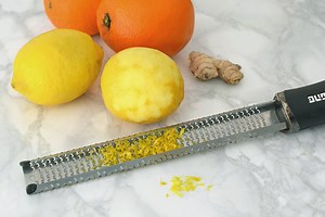 Esta es la mejor forma de usar un rallador Microplane, el utensilio favorito de chefs, cada vez presente en más cocinas domésticas