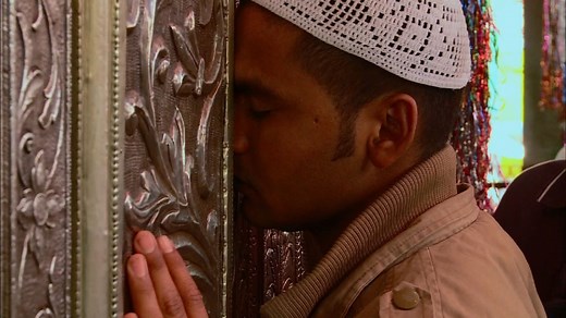 Treating mental illness with medicine and religion in India