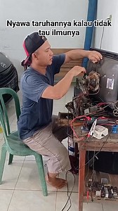 Cara membuang muatan listrik yg besarnya ribuan volt yg masih tersimpan di dalam tabung tv crt, klw tidak dibuang dlu muatan listrik yg msih tersimpan saat kita melepas kop flyback,efeknya bisa membuat jantung berdebar kncang #trikjitu @sorotan | Iwan Eleck Parabola