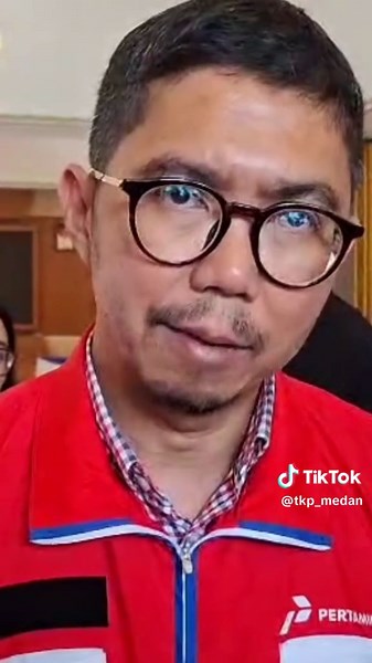 Pertamina memastikan bahwa ketersediaan BBM di Medan akan kembali normal dalam 2-3 hari ke depan setelah pasokan BBM yang sempat terhambat akibat bencana banjir. Warga Medan diminta untuk tidak panik dan tetap tenang, karena pasokan BBM akan segera tersalurkan ke SPBU-SPBU yang sebelumnya kekurangan stok. Dengan kapal yang telah bersandar di Pelabuhan Belawan, proses distribusi akan diselesaikan secepatnya untuk memenuhi kebutuhan masyarakat. INILAH PENJELASAN Tito rivanto /sales area manejer me