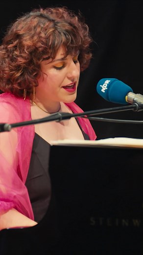 Congratulations Golnar Shahyar​! The singer was awarded second place in the Österreichischer Jazzpreis in the category ‘Best Live Act 2025’ for this joint performance! We are reminiscing about our concert with Golnar Shahyar​ and have prepared an excerpt from her piece ‘Tear Drop’ for you. On stage at the Elbphilharmonie Hamburg​, we performed her composition under the direction of Wolf Kerschek. The versatile Golnar Shahyar​ shines on vocals and piano. The result: an innovative fusion of jazz a