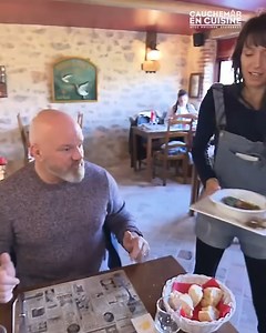 1.1M views · 7.7K reactions | Je sers des plats de qualité, elle n'a pas la connaissance du menu." Le cuisiner renvoie toute la faute sur sa serveuse et se permet de parler dans son dos. Le meilleur de #CauchemarEnCuisine | Golden TV | Facebook