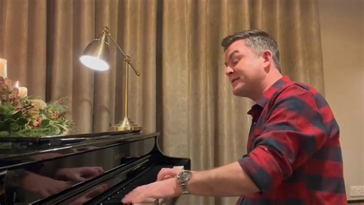 Wishing you & yours a very Happy Christmas 🎄 | Michael English Music