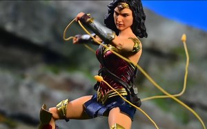 神奇女侠 Mezco One 12 Collective Wonder Woman Review