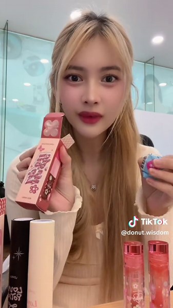 แกะกล่องจุ่ม love potion #donutwisdom #น้องโดนัท #content #รีวิว #lovepotions #ลิปออยซ้อก้าด #ลิปออยล์ @LOVE POTION