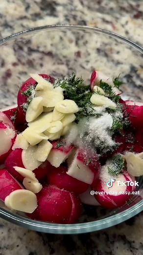 Smashed Radish Salad Recipe: Quick & Easy