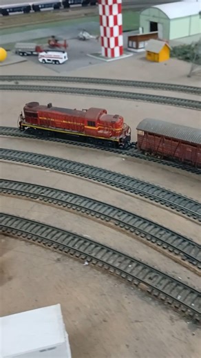 RS-3 da Rede (RFFSA) com vagões fechados (box) na maquete da associação de #ferromodelismo