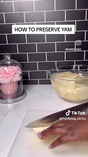 Do this to preserve your tubers of yam and save it from wastage, guys. Freeze the bags of sliced yam and cook or fry from frozen. Thank me later😘 . . . Credit: IG/@renkskitchen . . . #foodblogafricang #foodblogafrica247 #yam#yamhack#cookinghacksthatwork