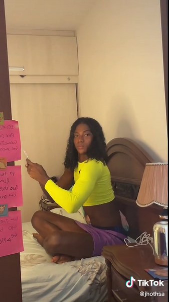 Cozy Room Interaction: Sticky Notes and Smartphones