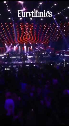 Annie Lennox & Dave Stewart Live Performance of Sweet Dreams | Eurythmics