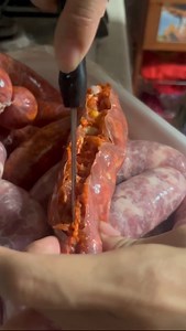 SALSICCIA CALABRESE POESIA Finalmente uno dei prodotti calabresi che mi manca di più . Macelleria di Cosentino Domenico | Calabrese in oriente Giappone