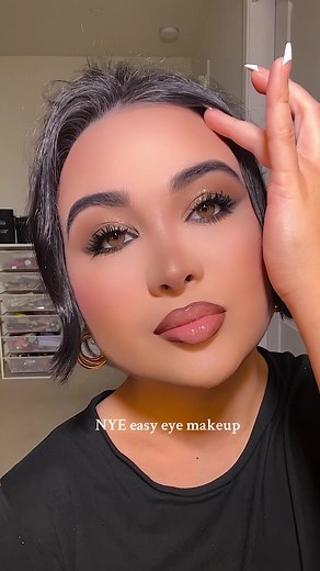 Easy Eye Makeup Tutorial for New Year's Eve Looks