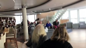 Navire de croisière Viking Sky en panne en pleine tempête (Norvège)