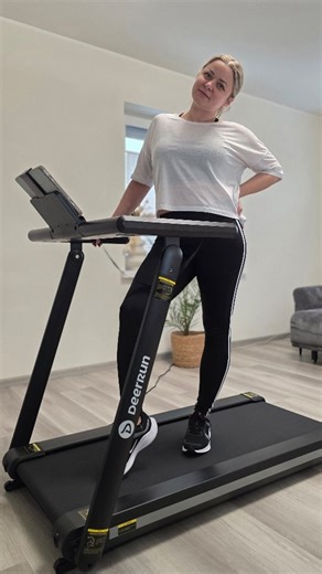 Tamara Ugc Creator🙃🙂 on Instagram: "Werbung 🤍 Leise trainieren – ganz entspannt von Zuhause Das Deerrun @deerrun_de Laufband ist perfekt für alle, die sich bewegen möchten – ohne Lärm und ohne Stress. Dank des extra leisen, bürstenlosen Motors kannst du jederzeit trainieren, selbst wenn andere schlafen, arbeiten oder fernsehen. 🔇 Flüsterleise im Betrieb Ideal für Wohnung, Homeoffice oder späte Workouts – kein störendes Geräusch. 🏃‍♀️ Komfortables & sicheres Laufgefühl Die gedämpfte Lauffläc