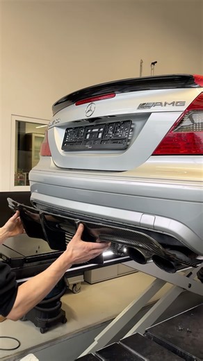 74K views · 641 reactions | New carbon diffuser for the CLK Blackseries  #mechanic #repair #AMG #mercedes #clk63 #v8 #supercars #carbon | Marius RBE | Facebook