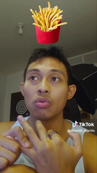 Food is just food. Stop calling it a cheat meal. There’s no such thing as “good” or “bad” food because balance and awareness will always beat restriction. You can still enjoy your comfort food, but with the right portion and frequency. 👌🏻