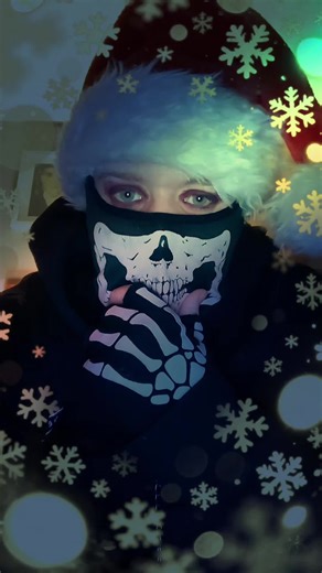 Celebrate Christmas with a Stunning Cosplay