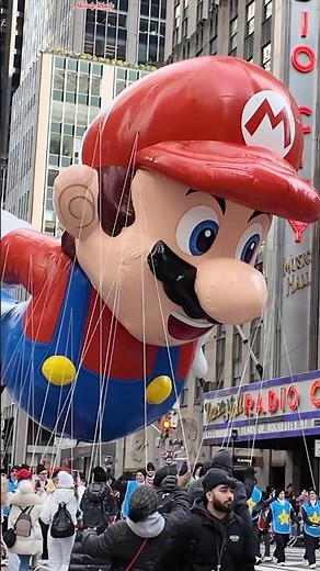 Mario🎈giant balloon at Macy's Thanksgiving Day Parade