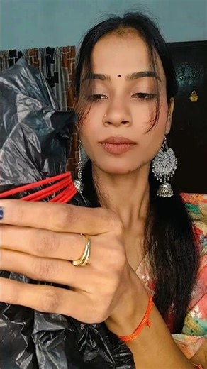 Easy Way to Eear Small Bangles || #trending #viral #shortsfeed #shorts #चूड़ी #ytshorts #makeup