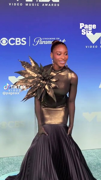Normani makes her way down the 2026 MTV VMAs carpet 🤍 | normani