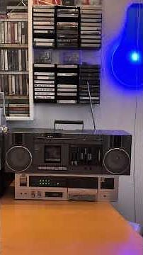 Panasonic RX-C60 vs JVC KD-V200. Golden 80s.