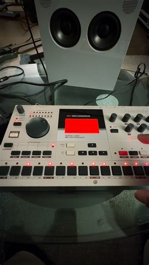 machinedrum and analog heat | Misha Mansoor