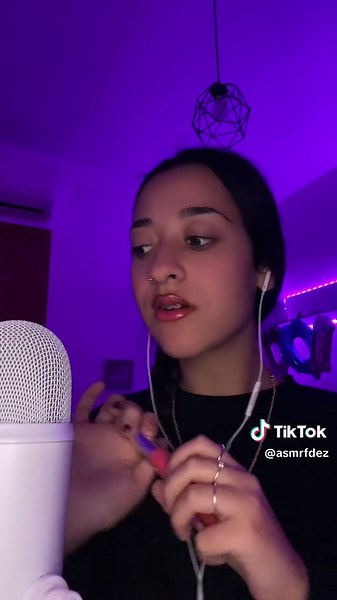 POV: la antipatica se compra un gloss #ASMR #pov #sounds #visual #asmrpatry #antipatica #amiga