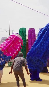 🇧🇯 Les langues et dialectes locaux du Bénin Guide pratique pour les visiteurs 🌍 Un pays, des dizaines de langues Le Bénin est l’un des pays les plus riches d’Afrique de l’Ouest sur le plan linguistique. On y recense plus de cinquante langues et dialectes, témoins vivants de sa diversité culturelle. Si le français est la langue officielle, ce sont les langues locales qui rythment le quotidien des Béninois. 🗣️ Le français, langue officielle Le français est utilisé dans l’administration, l’ense