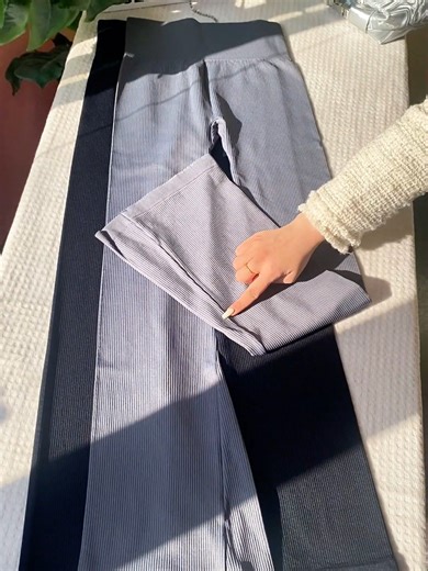 This is why your legs look better in flares. It's science. 📐👖#flarevsskinny #fashiongeometry #legshape #oyv #styletips