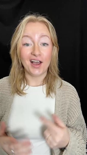 Who doesn’t want a helping hand to start 2026 on the best possible foot? ✨✍️ We’ve rounded up 10 expert-approved tips to help you strengthen your writing, build better habits, and feel more confident on the page this year - straight from the team at Writers Online. #writingtips #writinggoals #creativewriting #writingadvice | Writers Online