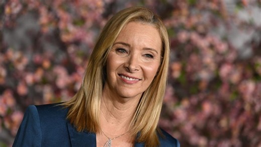 Lisa Kudrow Pleads With New Warner Bros. Owner To Not “Change A Thing” After Filming ‘Friends’, ‘The Comeback’ On Lot