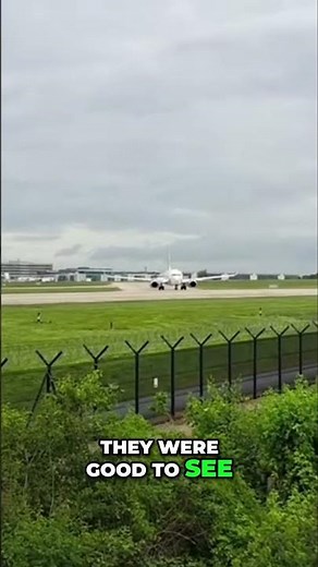 Jet2 737 Flashes Lights: Awesome Airport Live Stream Moment! #shorts