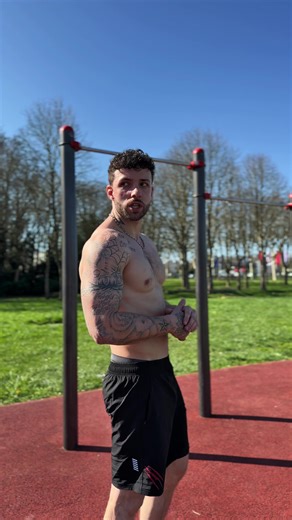 🧐🧐😩 Bon mes muscles up sont pas clean mais au moins c’est des muscles up #streetworkout #calisthenics #sport #entrainement #fitnessmotivation