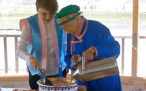 乌兰图雅情系家乡 让乡土文化更好地传承弘扬