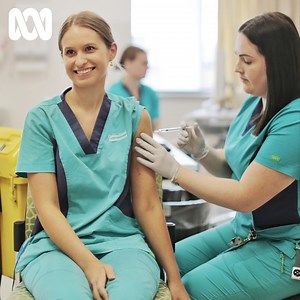 Remember Zoe Park? Three weeks ago the Gold Coast nurse became the first Queenslander to receive their COVID vaccine. Today she received her second dose of the Pfizer vaccine. MORE: https://ab.co/38LIIB3 ℹ️ Get more ABC News from Brisbane here: http://bit.ly/AbcNewsBrisbane | ABC Brisbane