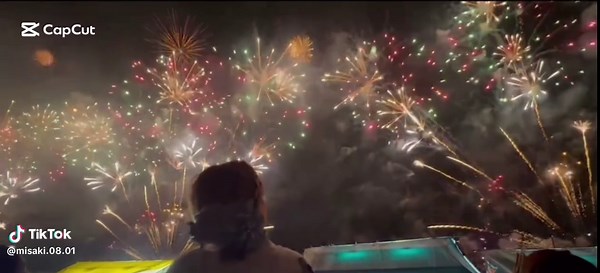 一昨年行く予定が雨で中止だったけど今年は来れた❣️ 次は席取ってゆっくり見たい😍 帰りはバス待ちが大行列だったから駅まで歩いた💦 #福山花火大会 #花火大会