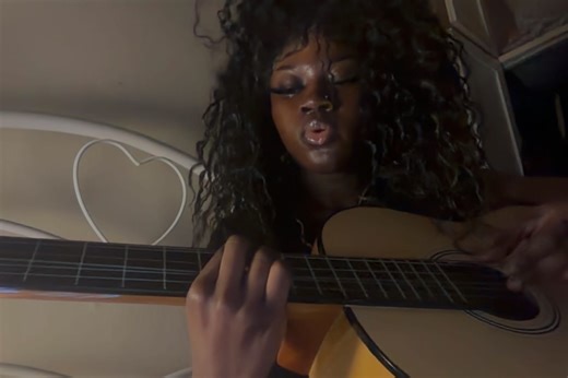 session 32 by summer walker #guitar #summerwalker #singing #xybzca #giftok