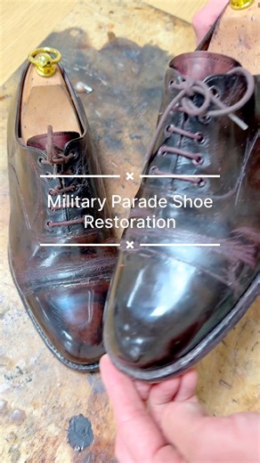 Full Mirror Shine how to 🤙 Everything is available on our website www.mrbullandshine.com Beeswax to fix the cracks, Pate de Luxe to layer and a mix of Mirror Gloss and Pate de Luxe to get a glass like finish 👞 ✨🪞#shinewithsaphir #petina #asmrvideo #asmrsounds #shoes #shoes #shoelover #shoeshine #shoesaddict | Mr Bull & Shine