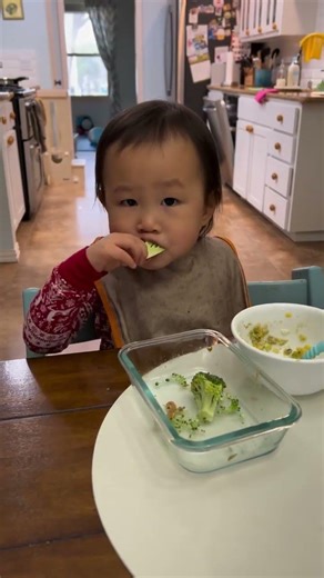Broccoli + Peanut Butter? 🥦🥜 The “Weird” Combo Kids Actually Love! | Toddler Food Hack #ToddlerFood