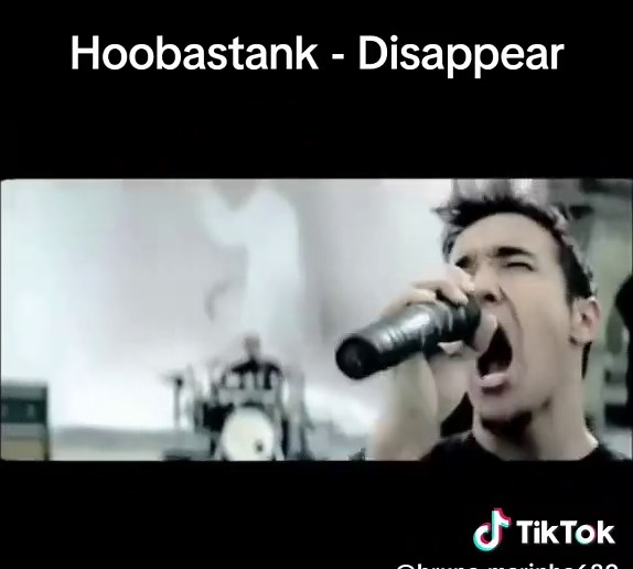 Hoje quero compartilhar essa nostalgia boa demais Hoobastank – “Disappear” (2003) Uma das faixas mais intensas e subestimadas do Hoobastank. Lançada no álbum “The Reason”, “Disappear” combina guitarras afiadas, vocais cheios de emoção e uma letra que fala sobre a dor de ver alguém se afastando — mesmo quando o sentimento ainda está vivo. É o som puro dos anos 2000: melódico, angustiado e sincero. Uma mistura de energia e melancolia que marcou uma geração que aprendeu a transformar o vazio em mús
