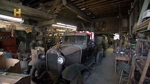 101K views · 2.1K reactions | Ray heredó de su tío Carl una colección de autos antiguos, incluyendo un codiciado Chevrolet Impala. Solo hay un pequeño inconveniente: la llave del Impala parece haberse esfumado.  Todo esto y más en tu pantalla de History #CazadoresDeTesoros | HISTORY | Facebook