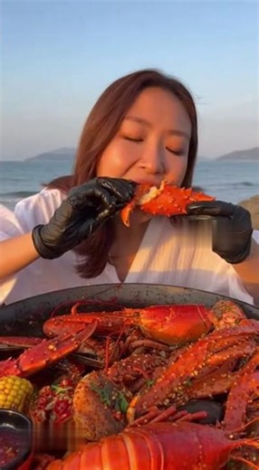 ASMR Big Spicy Seafood 🌶🔥 | Ocean Waves Sound 🌊 | No Talking Eating #Shorts