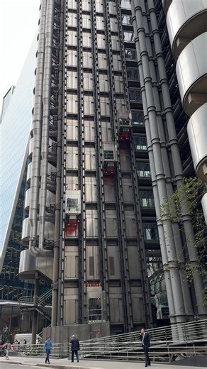 Lloyd’s building external lifts 🤩 | Touchdown London